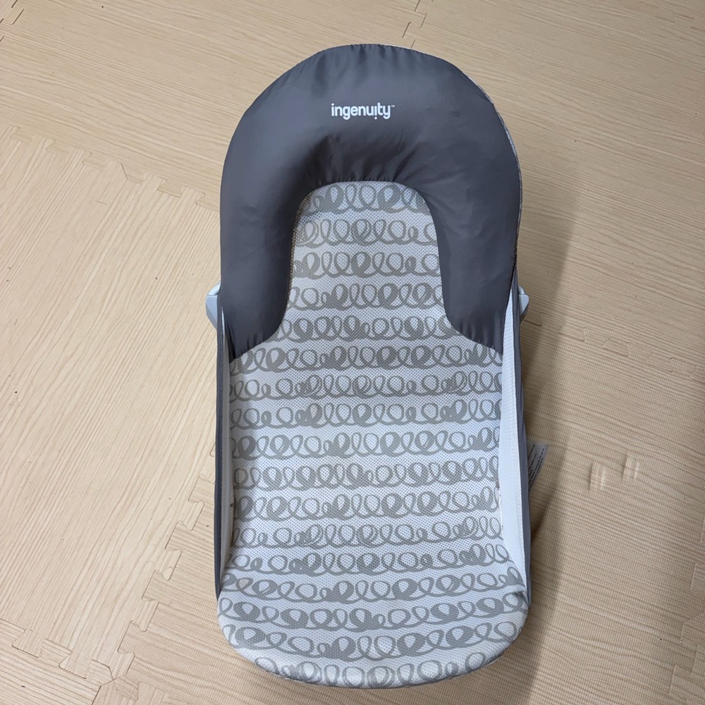 Ingenuity Gray Baby Bath Seat
